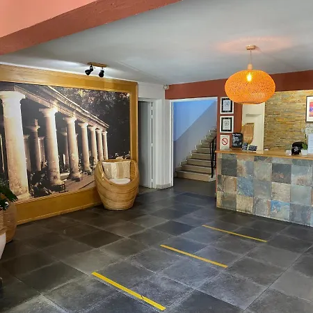 雷格丽朗酒店 2*