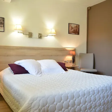 雷格丽朗酒店 2* LʼÎle-Rousse