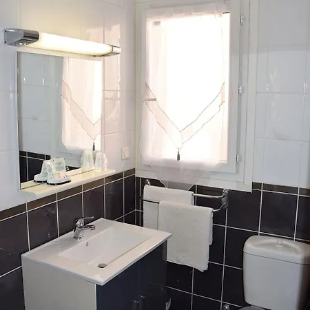 Le Grillon ホテル 2*