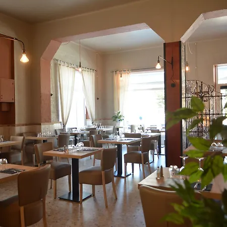 Le Grillon 2* LʼÎle-Rousse