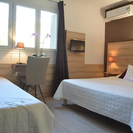 ホテル Le Grillon