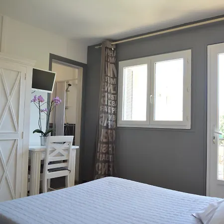 Le Grillon ホテル LʼÎle-Rousse