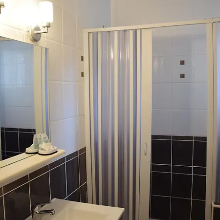 Le Grillon 2* LʼÎle-Rousse