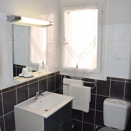 Le Grillon ホテル 2*