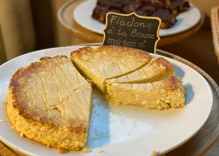 雷格丽朗酒店 酒店 LʼÎle-Rousse