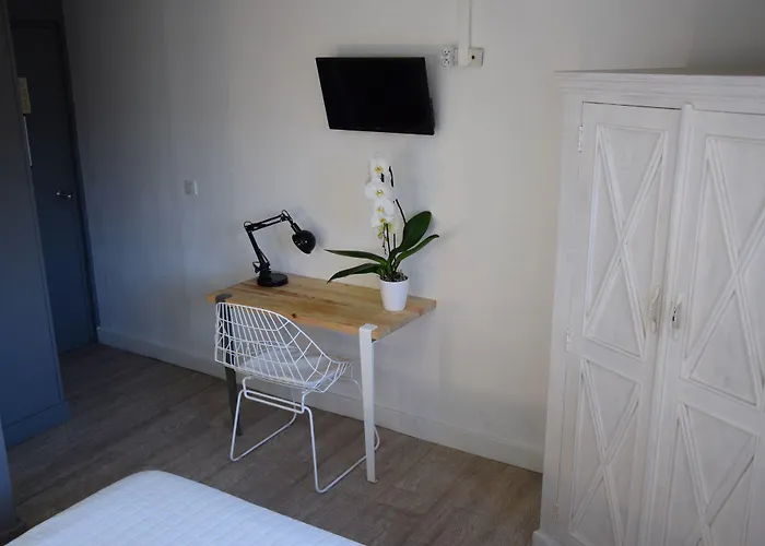 雷格丽朗酒店 酒店 LʼÎle-Rousse