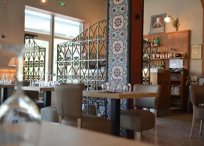 雷格丽朗酒店 2* LʼÎle-Rousse