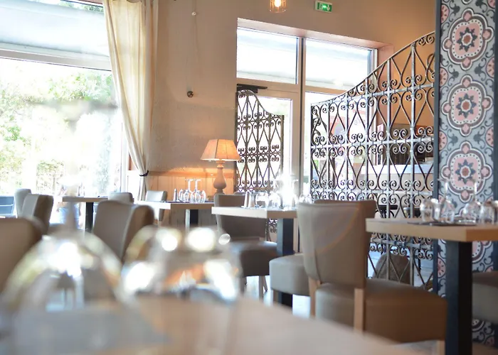 雷格丽朗酒店 酒店 LʼÎle-Rousse