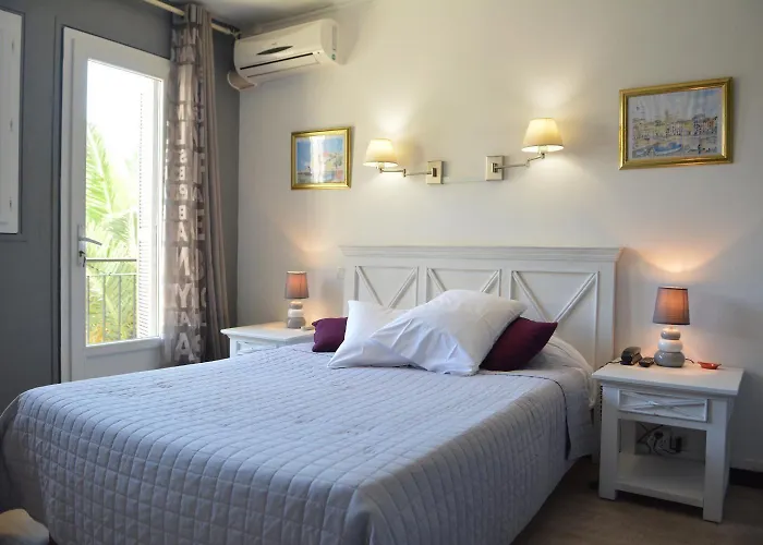 雷格丽朗酒店 LʼÎle-Rousse