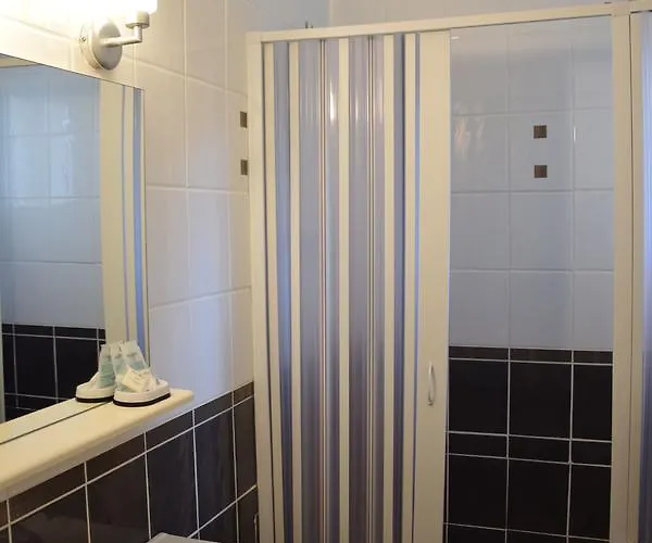 雷格丽朗酒店 2* LʼÎle-Rousse