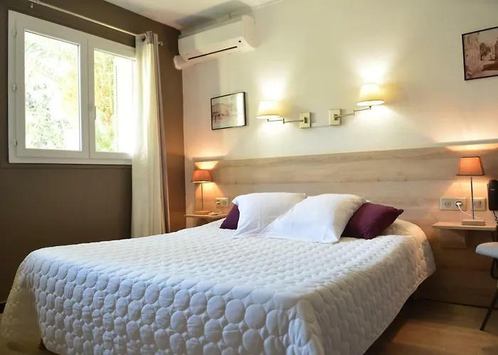 雷格丽朗酒店 酒店 LʼÎle-Rousse