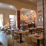 Hotel Le Grillon