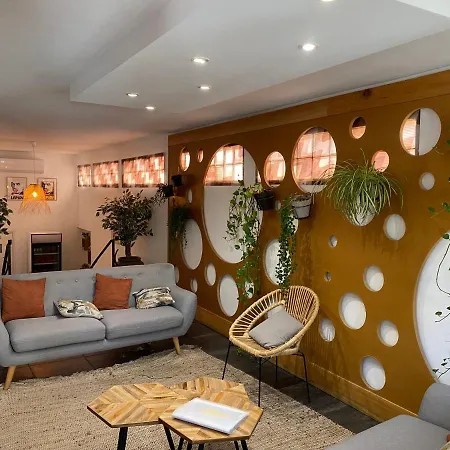 Le Grillon Hotel 2*