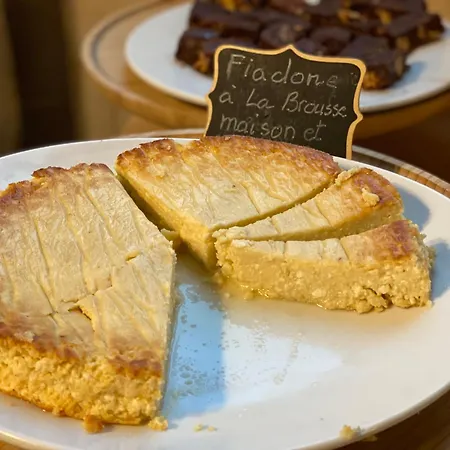 Le Grillon Hotel LʼÎle-Rousse