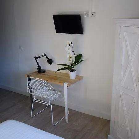 Le Grillon Hotel LʼÎle-Rousse