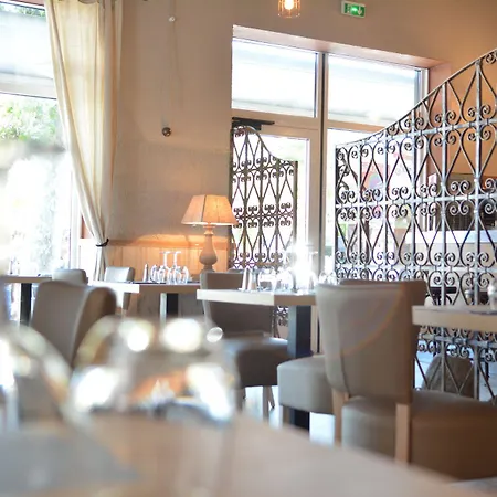 Le Grillon Hotel LʼÎle-Rousse