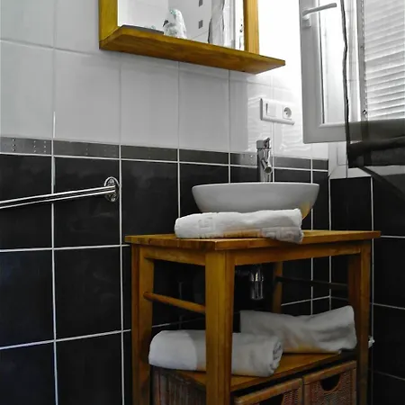 Le Grillon Hotel