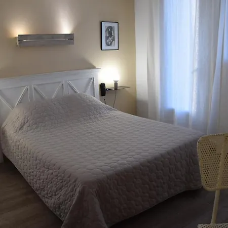 Hotel Le Grillon